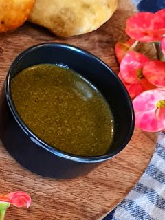 लहसुन धनिया की चटनी (Lahsun Dhaniya ki chutney recipe in Hindi) रेसिपी मुख्य फोटो