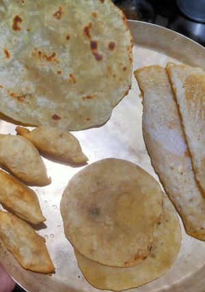 কড়াইশুঁটির পুর ভরা পুলি পিঠা(karaishutir puli pitha recipe in Bengali) রেসিপির প্রধান ছবি