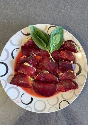 Foto principal de Pasta de remolacha con relleno de aguacate