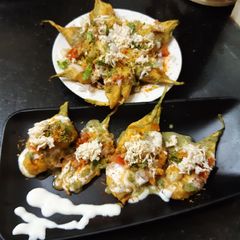 Palak fritters chaat A picture of Palak fritters chaat.