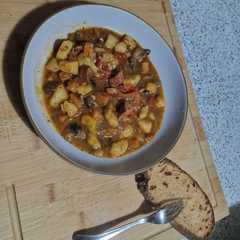 O poză a rețetei Mushroom stew with potatoes, vegetables and sausages.