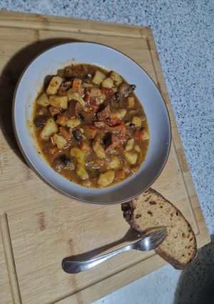 O poză a rețetei Mushroom stew with potatoes, vegetables and sausages.