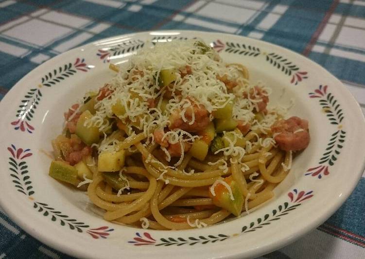^ Espaguete com abobrinha e linguiça - Gozhowgos