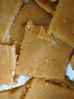 રાગી ની સુખડી (Ragi Sukhadi Recipe In Gujarati) રેસીપી મુખ્ય ફોટો