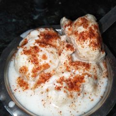 A picture of Dahi vada.