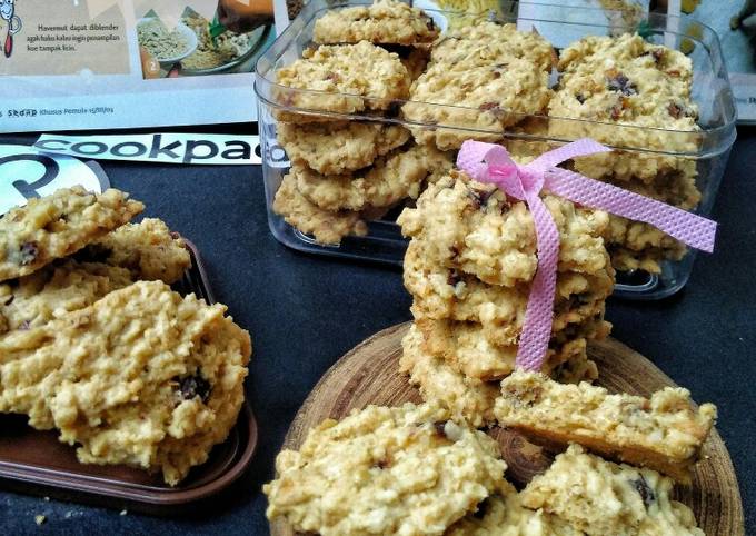 Oat Date Cinnamon Cookies