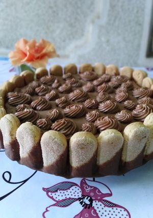 O poză a rețetei Tort cu cremă de ciocolată și pișcoturi.