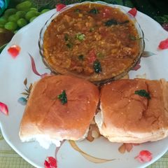 A picture of Mumbai special tasty pav bhaji.