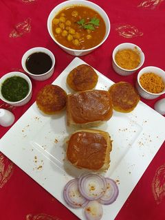 इन्दौरी हॉट डॉग (indori Hot dog recipe in hindi) रेसिपी मुख्य फोटो