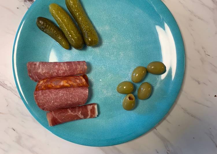 Step-by-Step Guide to Make Super Quick Homemade Charcuterie plate