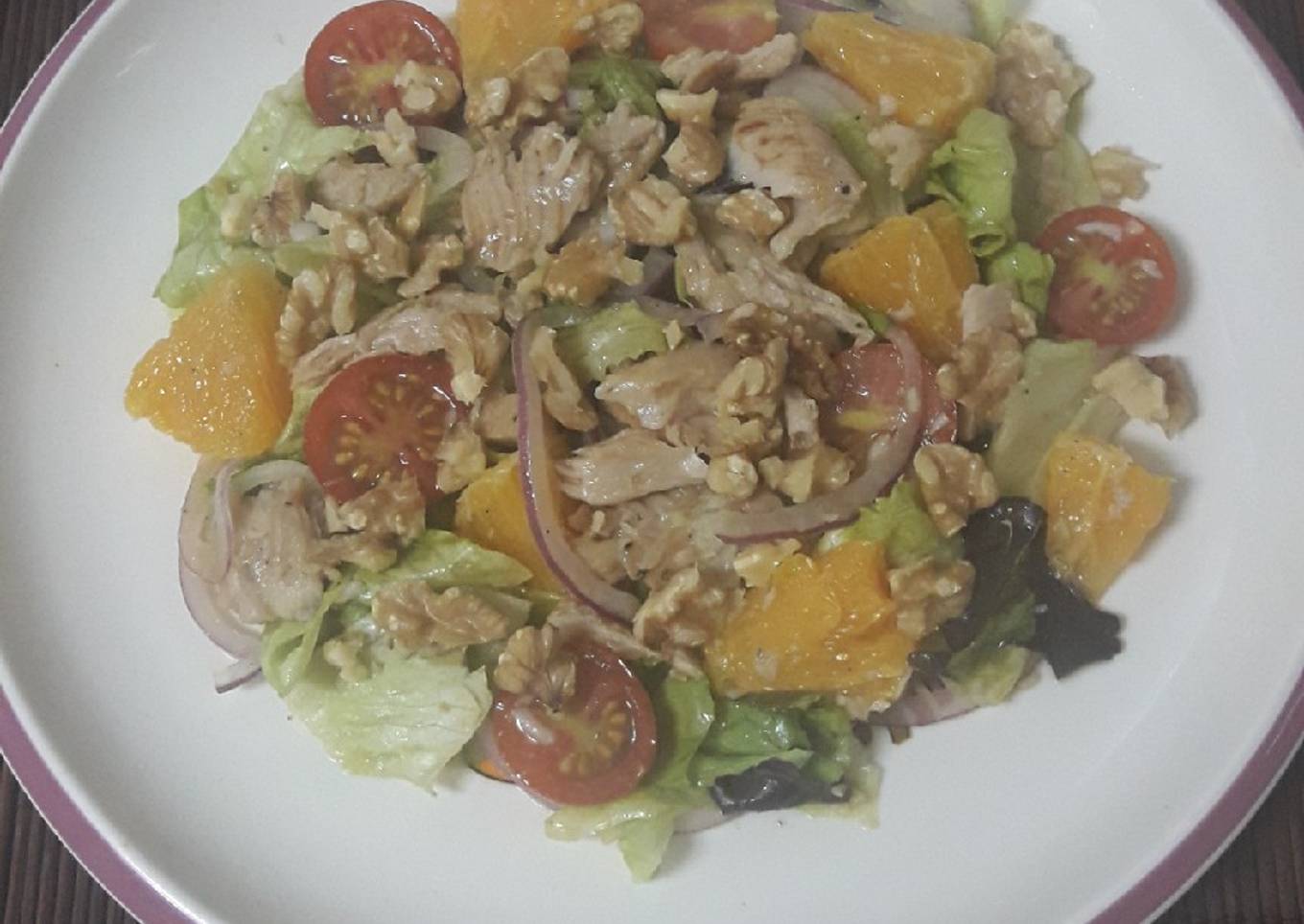 Ensalada de pollo con naranja