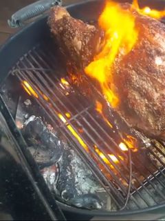 Una foto de Jamón asado al whisky en barbacoa