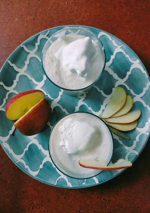 एप्पल बनाना शेक (apple banana shake recipe in Hindi) रेसिपी मुख्य फोटो