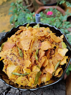 રોટલી નો ચેવડો (Rotli Chevdo Recipe In Gujarati) રેસીપી મુખ્ય ફોટો