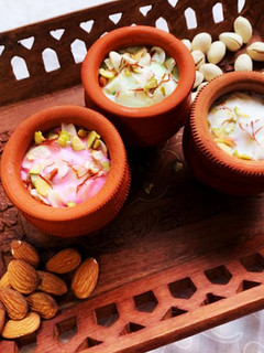 கலர்ஃபுல் மண்பானை குல்ஃபி (Man paanai kulfi recipe in tamil) செய்முறை முக்கிய புகைப்படம்