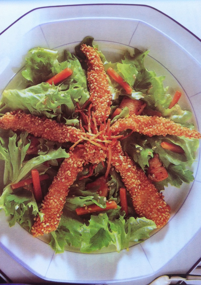 Una foto de Ensalada de pollo con sésamo