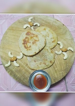 ஸ்டஃப்டு சால்ட் மற்றும் நட்ஸ் சப்பாத்தி (Stuffed salt and nuts chappathi recipe in tamil) செய்முறை முக்கிய புகைப்படம்