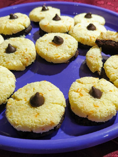 Una foto de Galletitas montadas de coco y algarroba