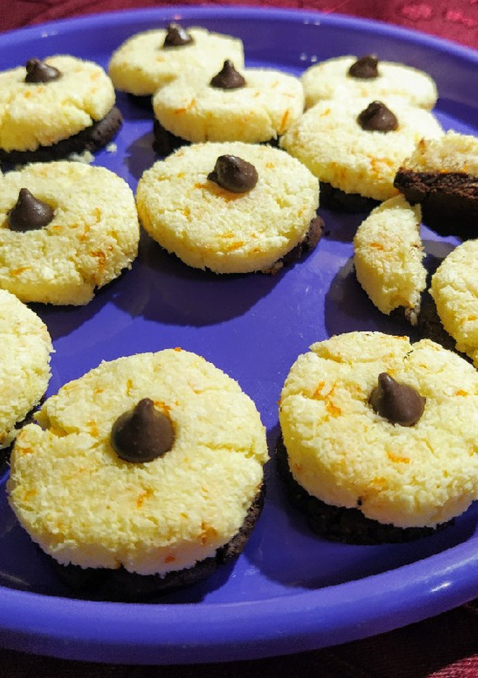 Una foto de Galletitas montadas de coco y algarroba