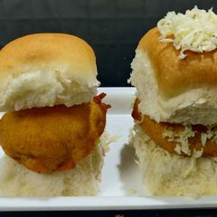 A picture of Mumbai style vada pav.