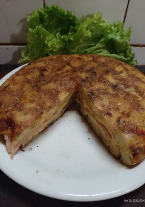 Una foto de Tortilla de papas rellena ‼️🎊👌