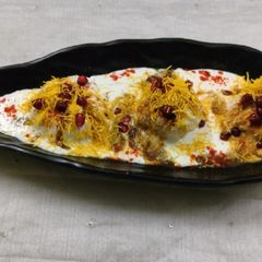 A picture of Dahi vada.