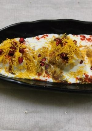A picture of Dahi vada.
