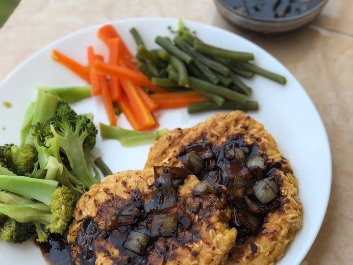 Langkah Mudah untuk Menyiapkan Steak Tempe Lada Hitam, Menggugah Selera