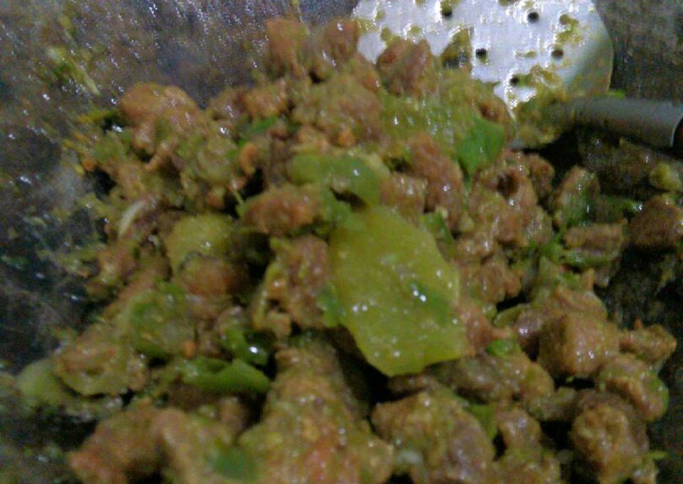 Goreng babi sambal hijau