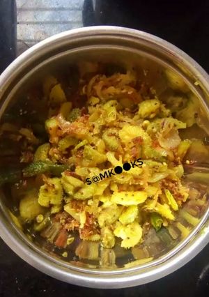 A picture of Spiny Gourd Veggie (kakrol).