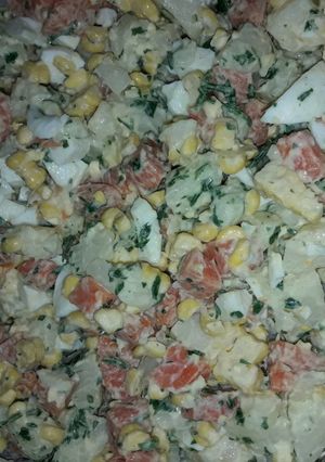 Una foto de Ensalada de papas y algo más..👩‍🍳