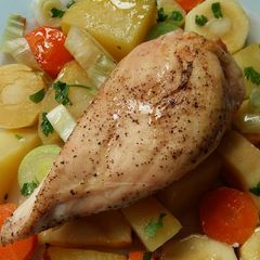 A picture of Vickys Honeyed Chicken & Root Vegetables (1 Tray) GF DF EF SF NF.