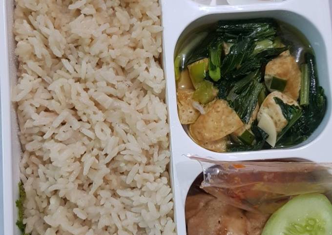 Resep Bekal Suami Nasi Hainan (rice cooker) oleh Kiki Resep Bekal Suami Nasi Hainan (rice cooker) oleh Kiki