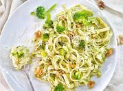 Una foto de pesto de brocoli