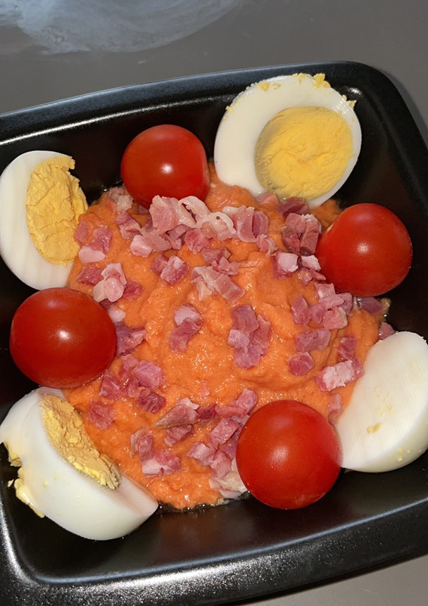 Una foto de Salmorejo con Mambo