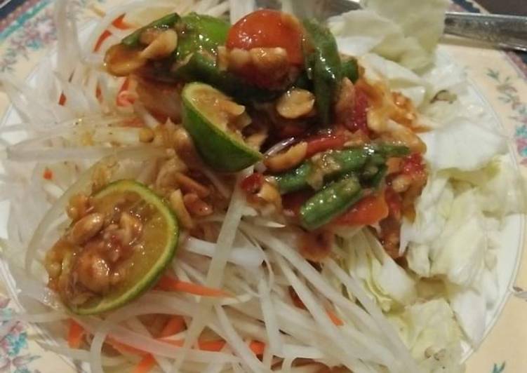 Som Tum/Green Papaya Salad