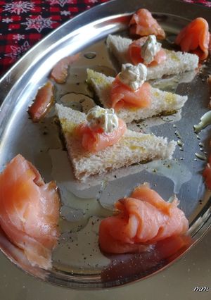 Foto di Tartine di salmone e philadelphia natalizie 🎄