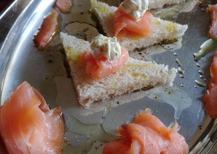 Tartine di salmone e philadelphia natalizie 🎄