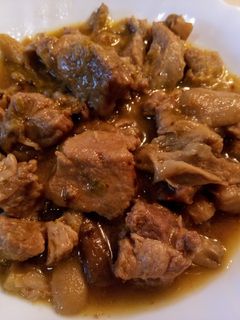 Una foto de Carne de cerdo en salsa con setas
