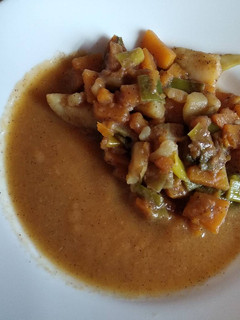 Una foto de Revuelto de verduras con salsa de frutas