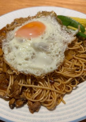 A picture of Single Serving Black Pepper Mushroom Teppan Noodles.