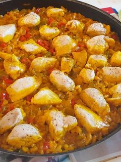 Una foto de Paella de pollo