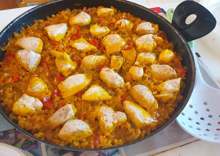 Paella de pollo