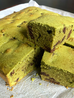 A picture of Matcha & Choc Ripple Biscuit Cake.