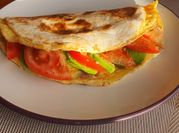 Una foto de tortilla con salame