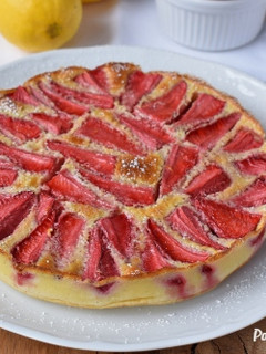 Una foto de Clafoutis de fresas