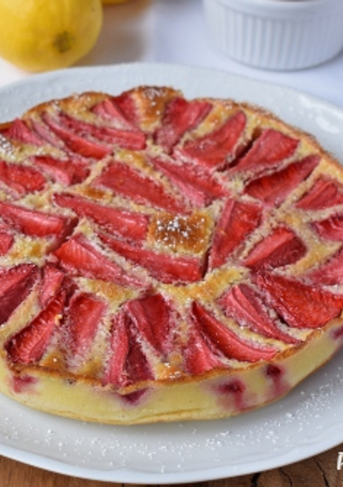 Una foto de Clafoutis de fresas