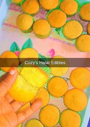 A picture of Vanilla cupcakes.