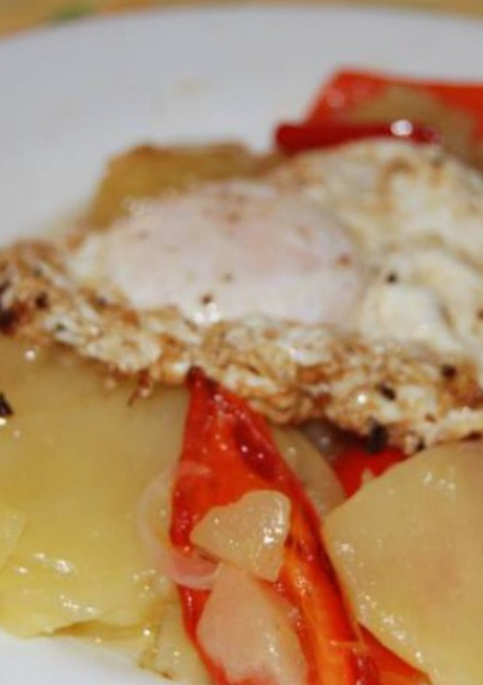 Una foto de Patatas al pelotón con huevos