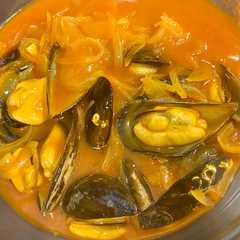 Una foto de Mejillones en salsa de tomate picante